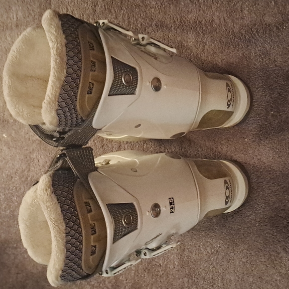 Women's Salomon DivineRS ski boots 6.5 (mondo23.5) - Picture 8 of 12